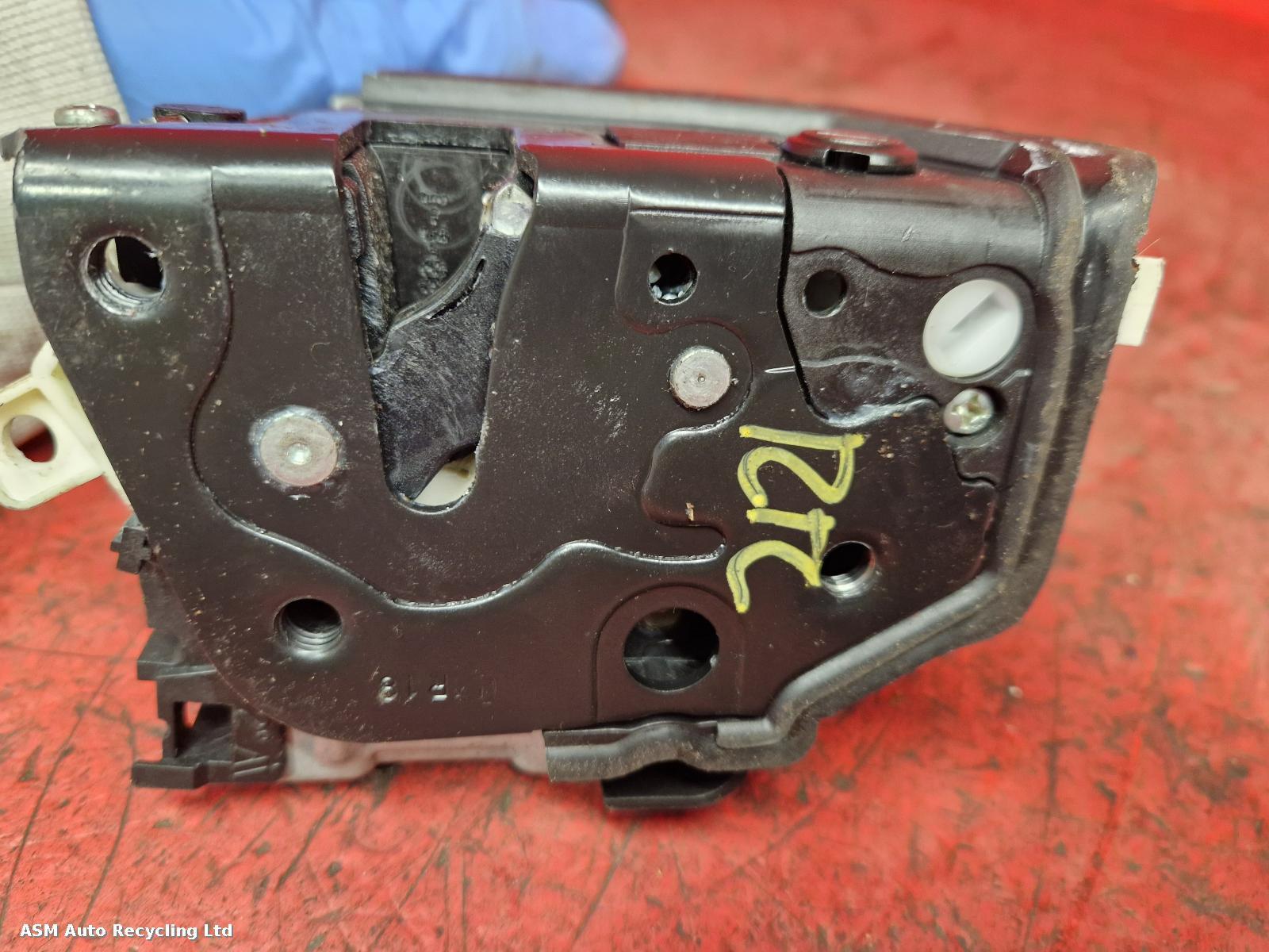 View Auto part Door Lock Assembly Porsche Macan 2018