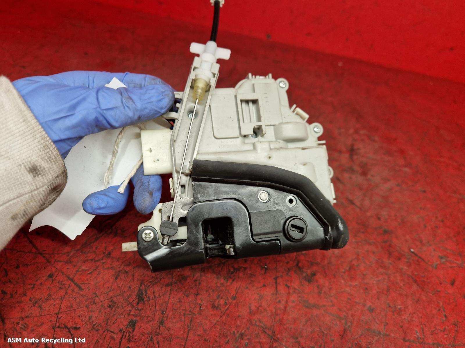 View Auto part Door Lock Assembly Porsche Macan 2018