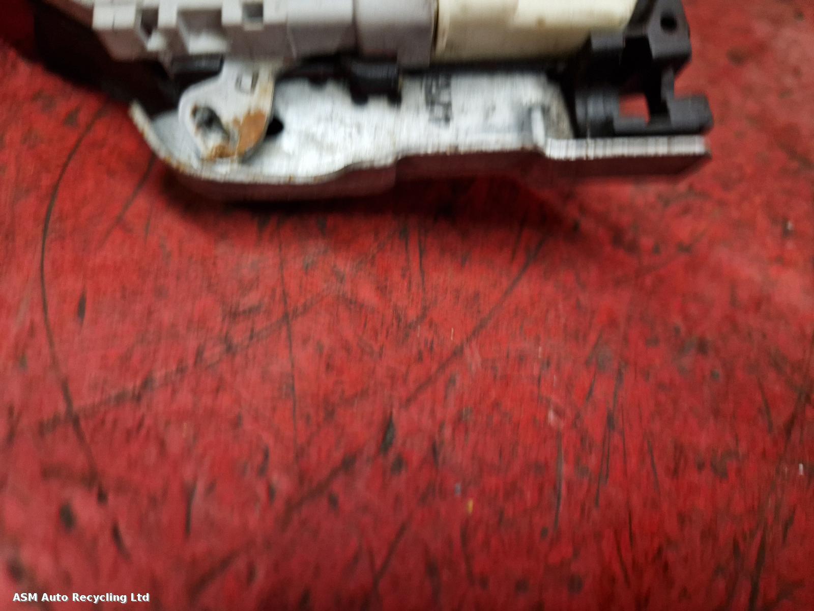 View Auto part Door Lock Assembly Porsche Macan 2018