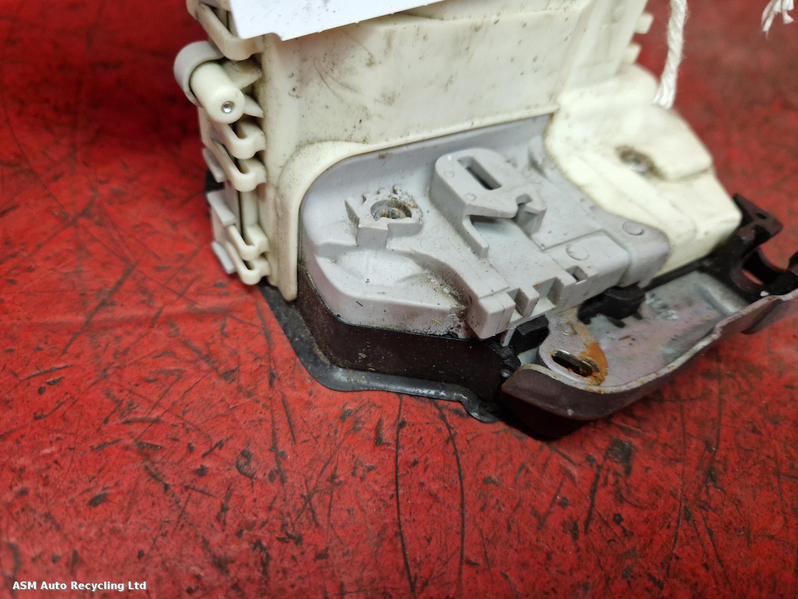 View Auto part Door Lock Assembly Porsche Macan 2018