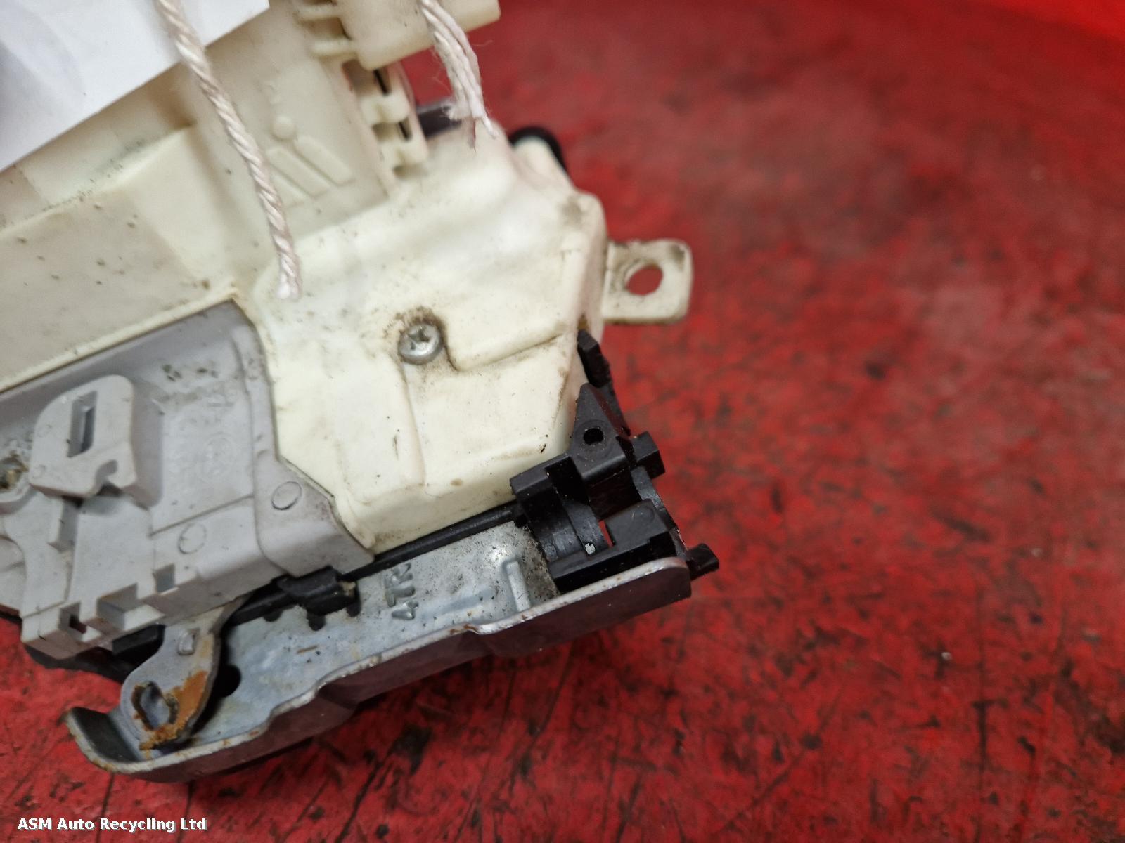View Auto part Door Lock Assembly Porsche Macan 2018