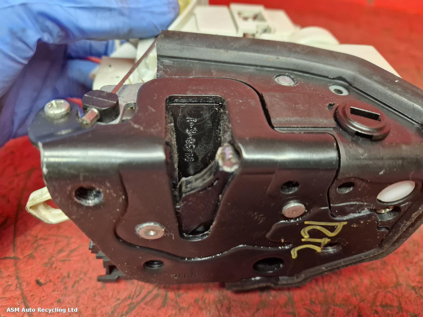 View Auto part Door Lock Assembly Porsche Macan 2018