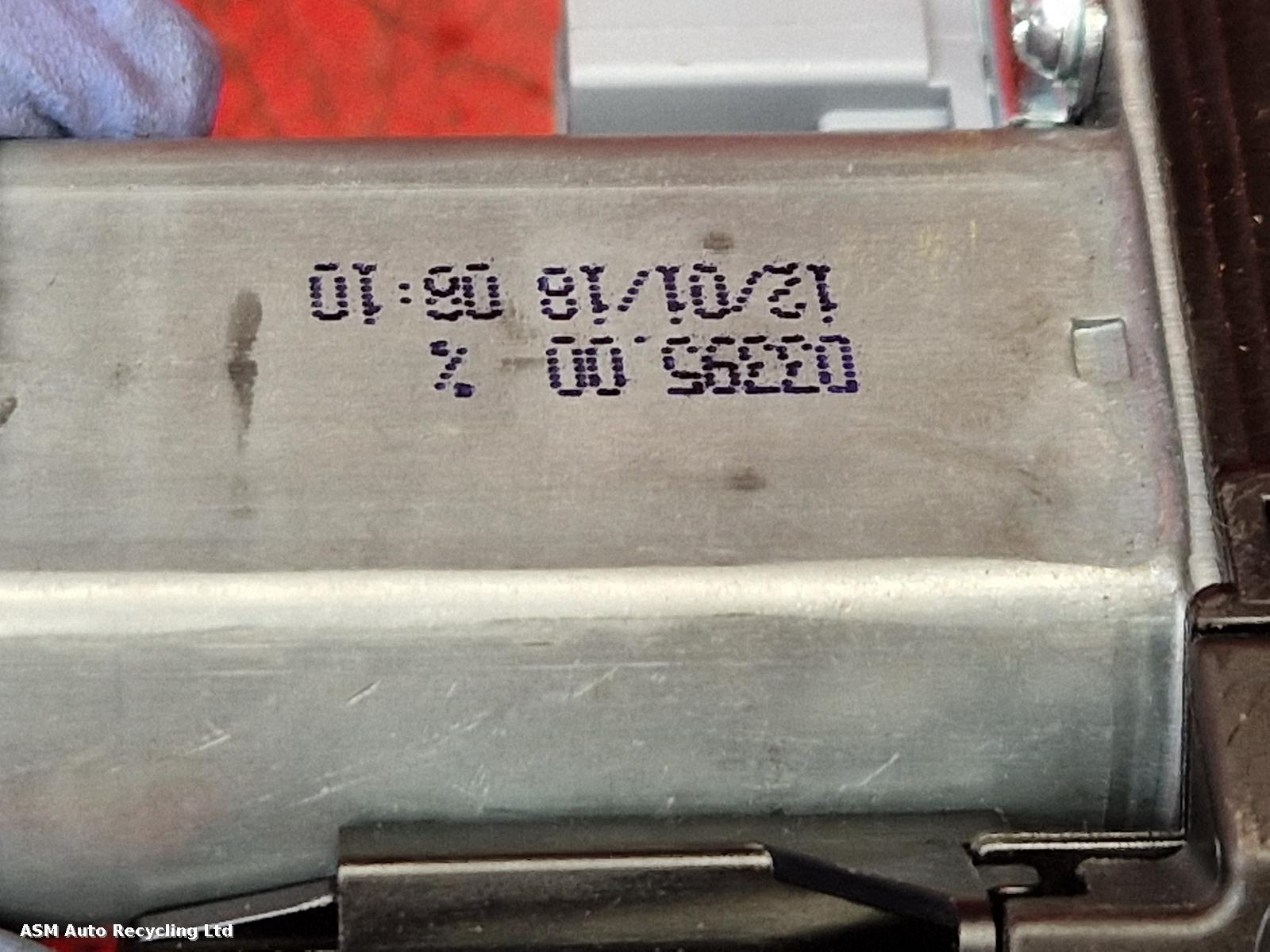 View Auto part Bootlid/Tailgate Lock Porsche Macan 2018