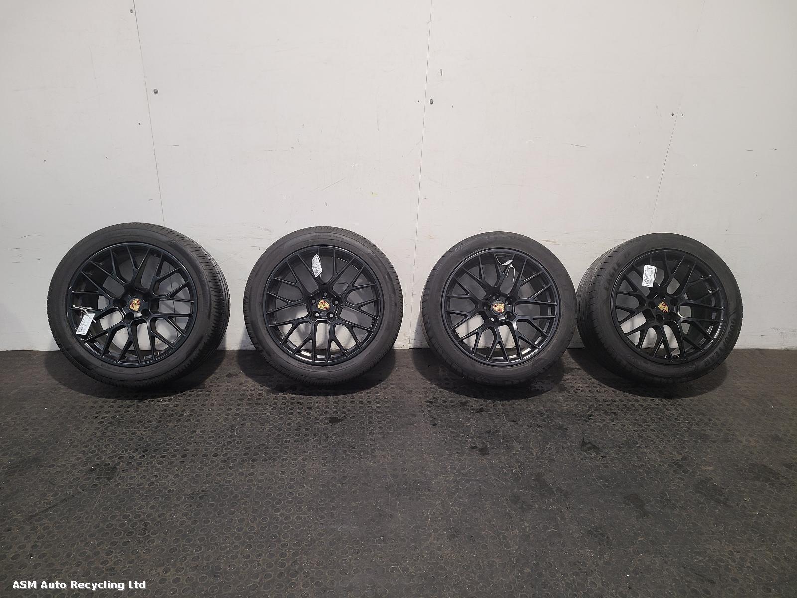 View Auto part Wheel Set Porsche Macan 2018