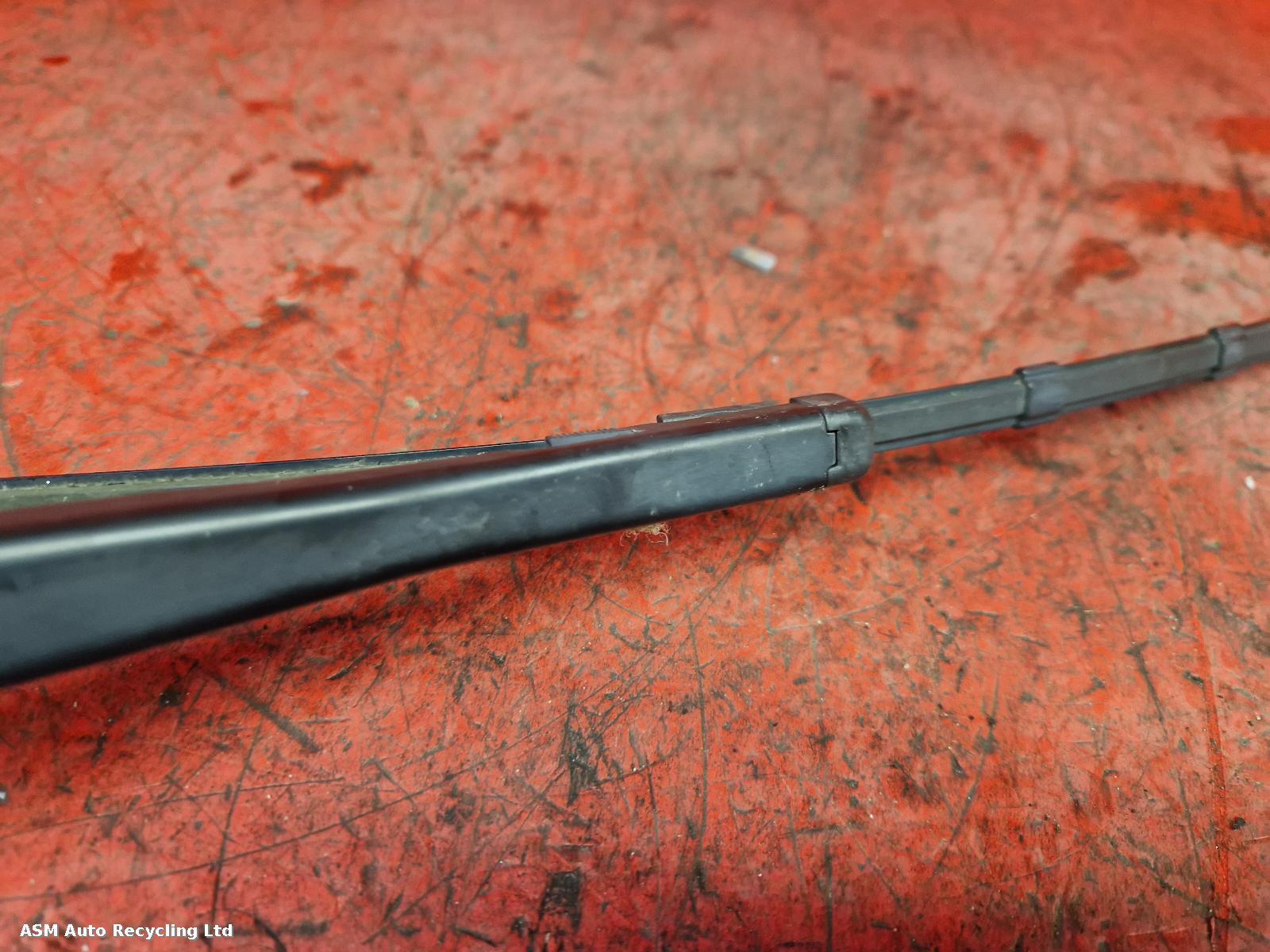 View Auto part Wiper Arm Porsche Macan 2018