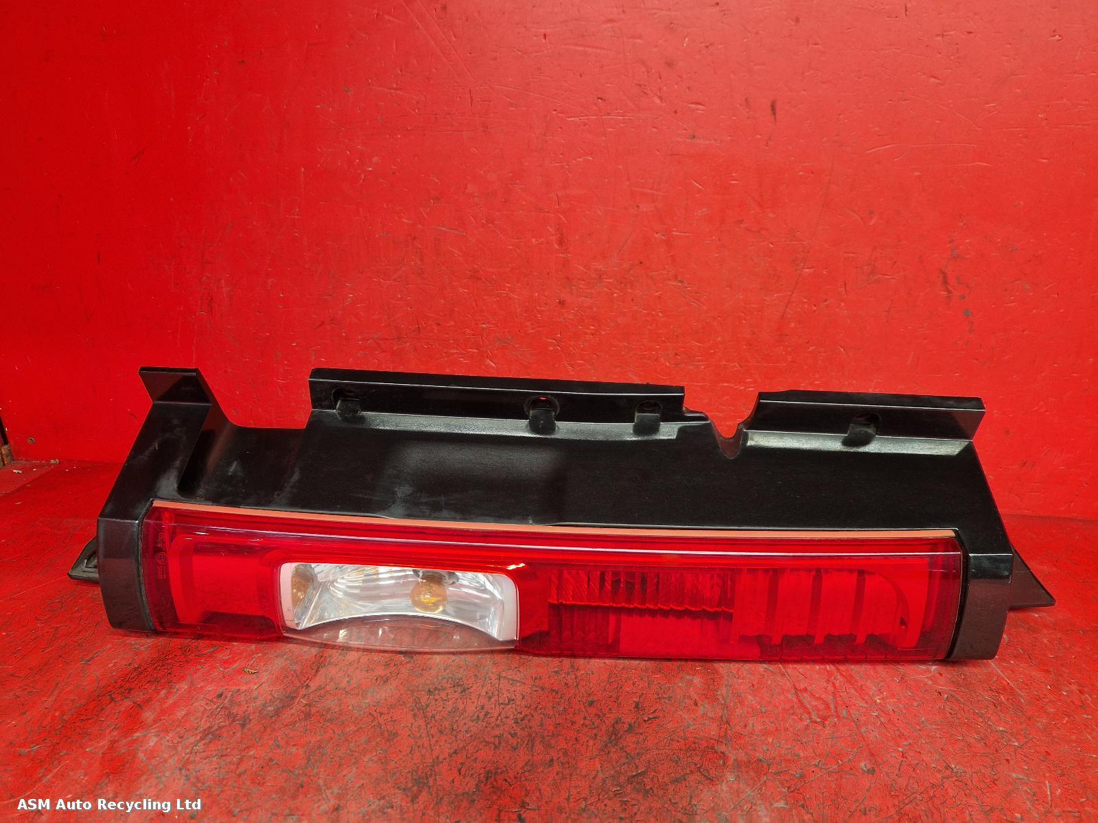 View Auto part R Taillight Vauxhall Vivaro 2013
