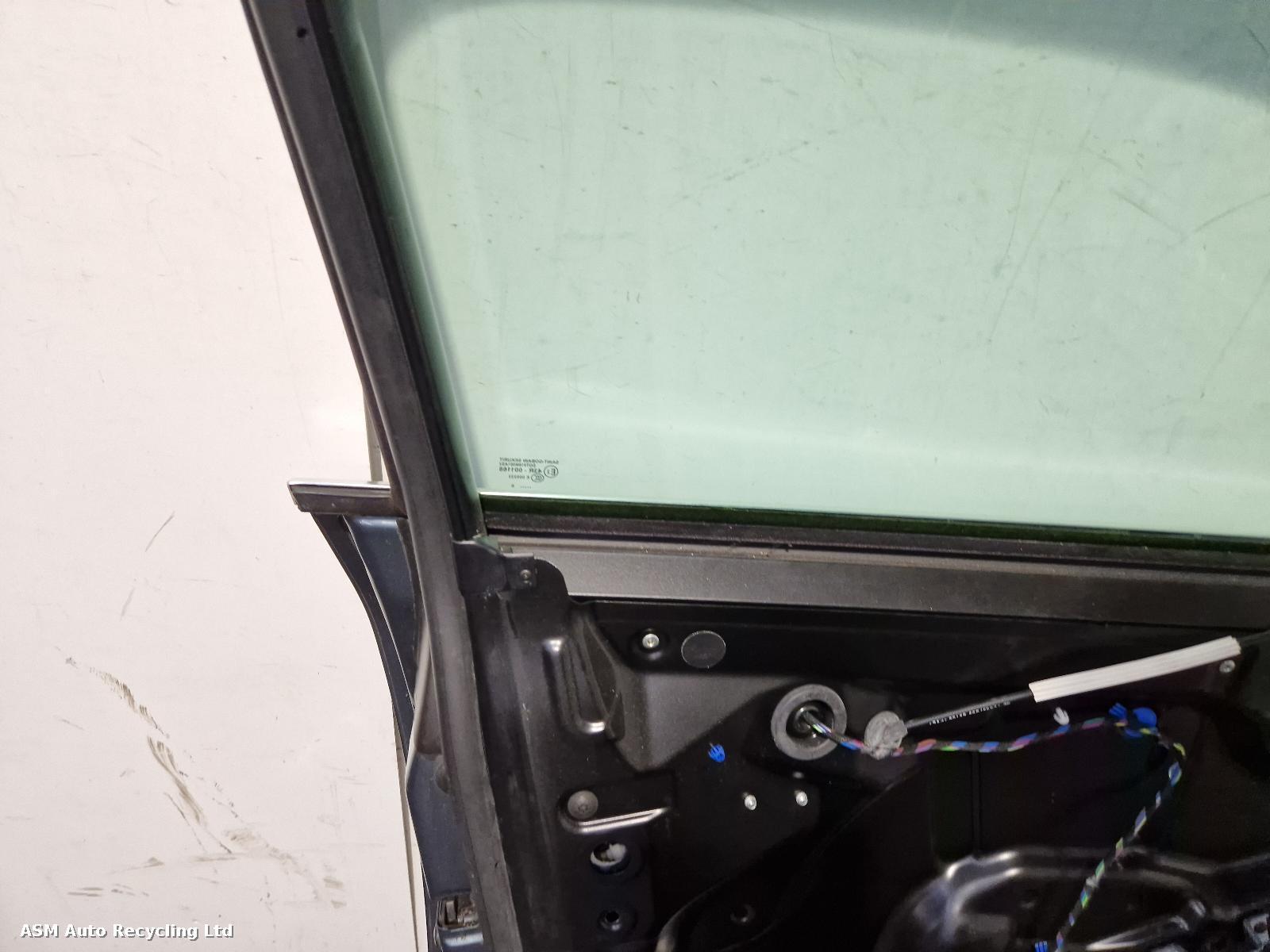 View Auto part L Front Door Volkswagen Touareg 2006