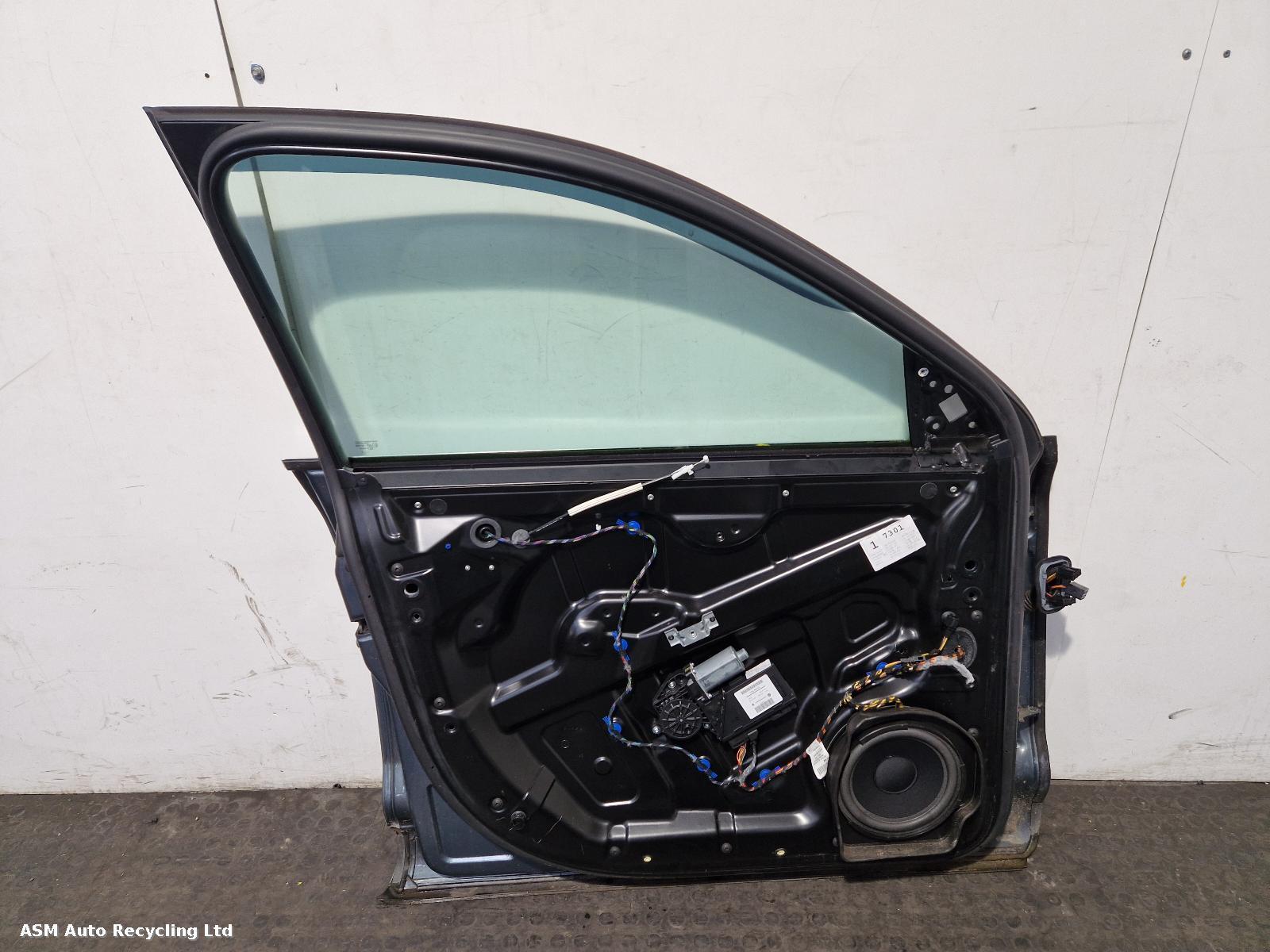 View Auto part L Front Door Volkswagen Touareg 2006