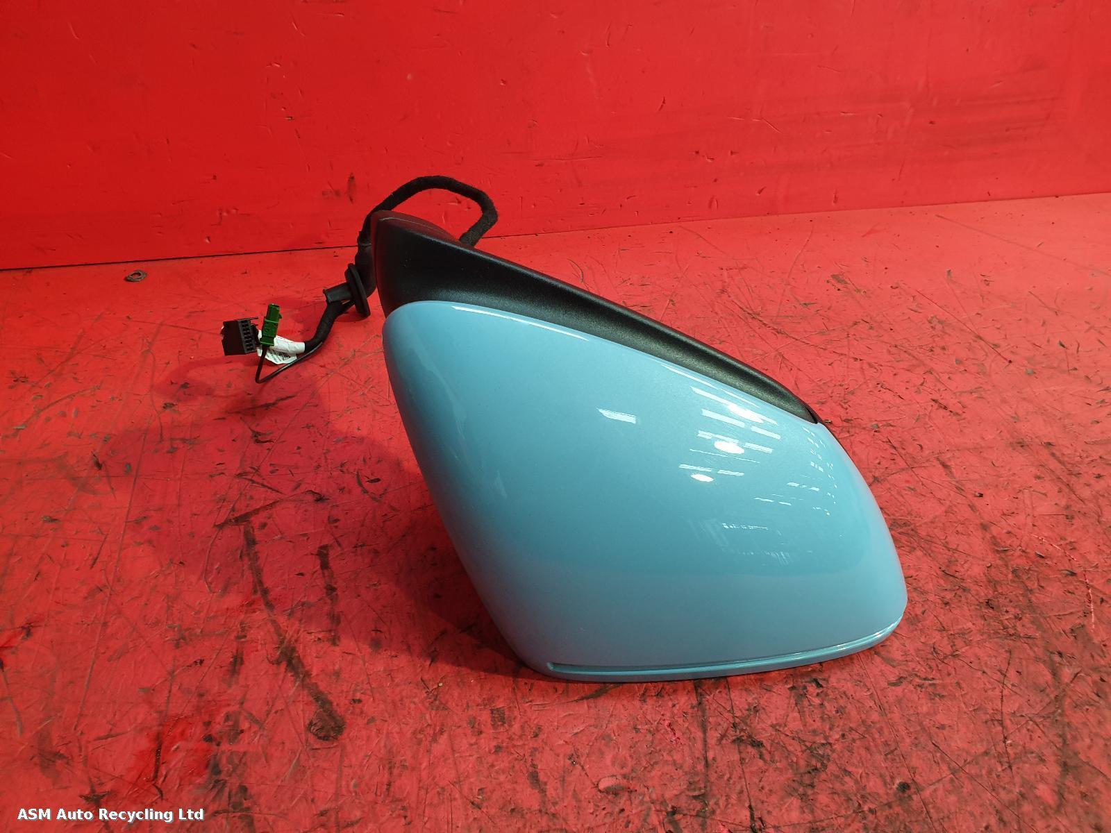 View Auto part R Door Mirror Porsche Taycan 2023