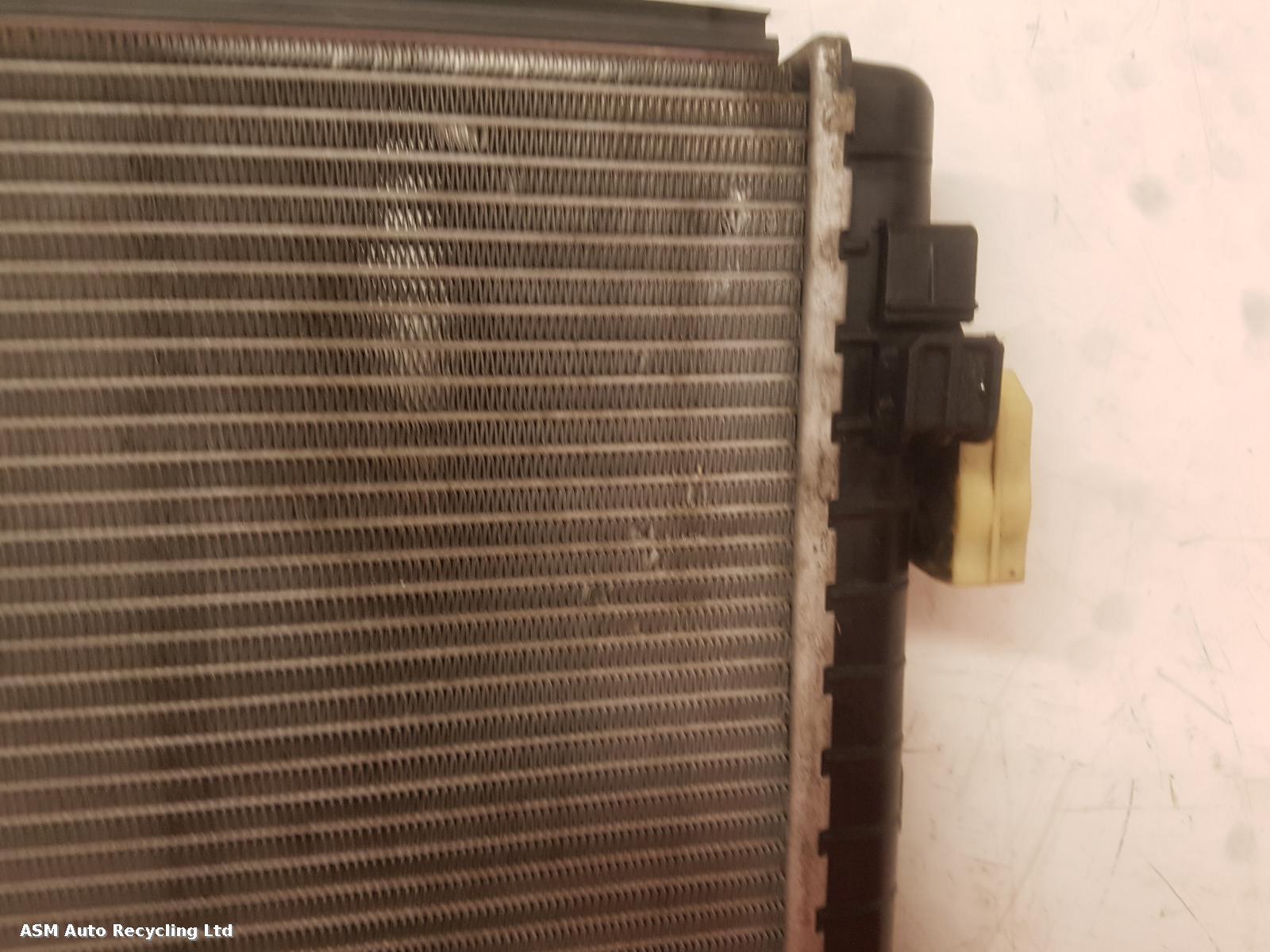 View Auto part Radiator Audi A1 2011