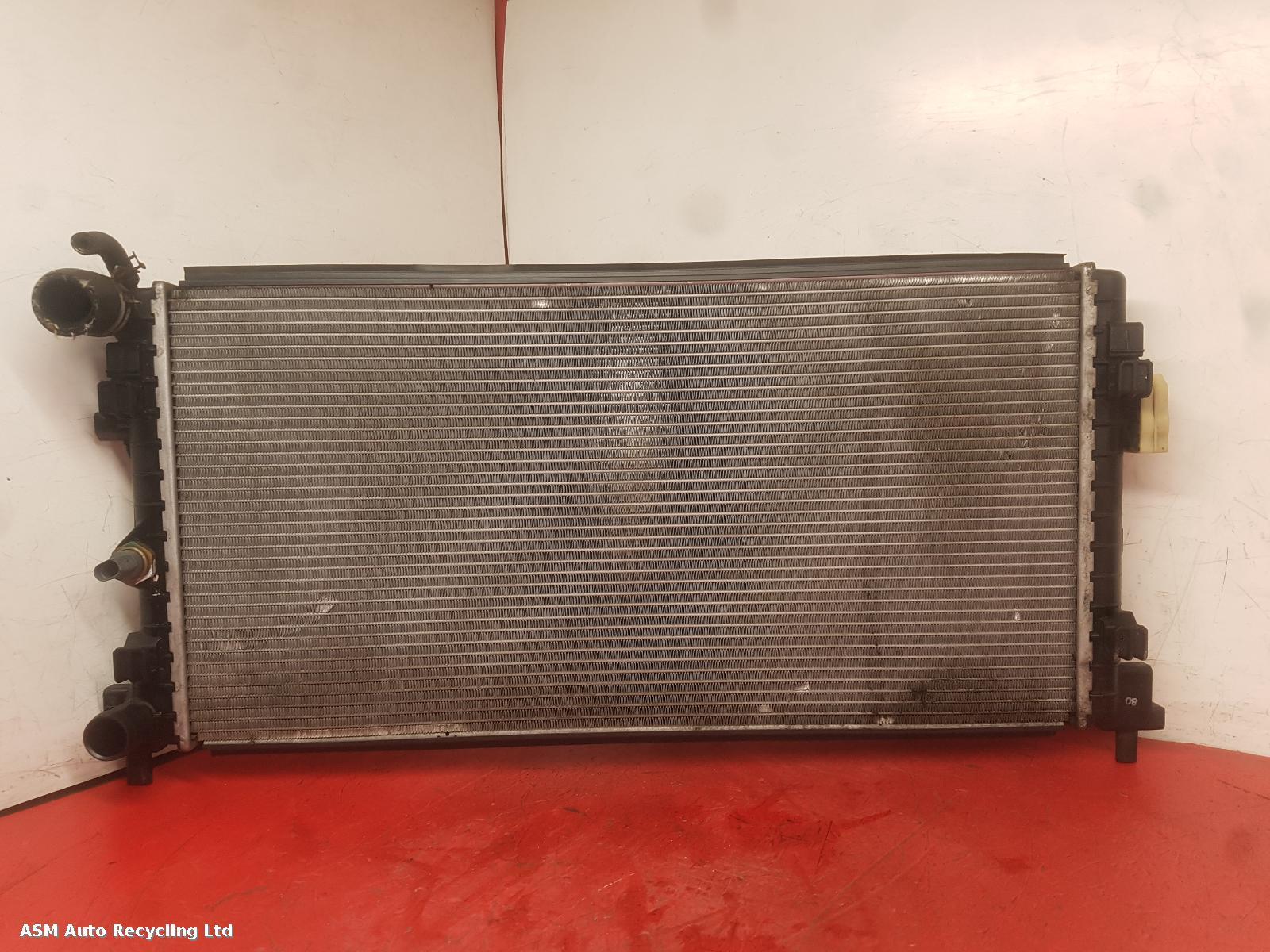 View Auto part Radiator Audi A1 2011