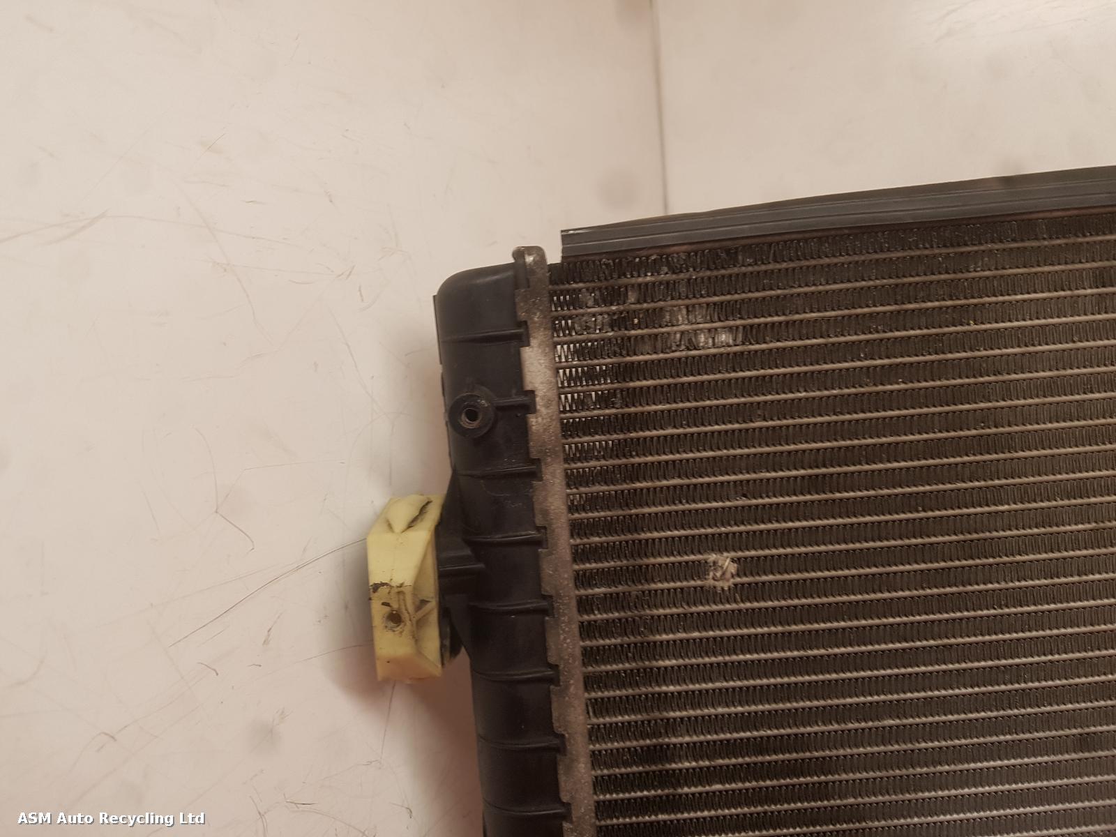 View Auto part Radiator Audi A1 2011