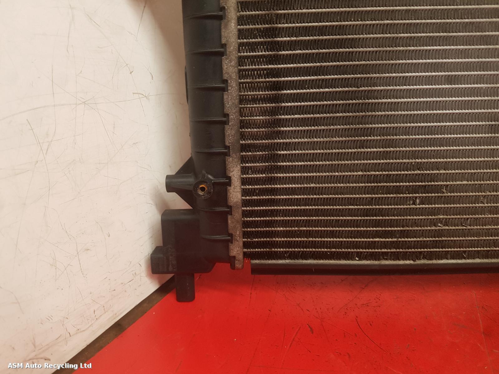 View Auto part Radiator Audi A1 2011
