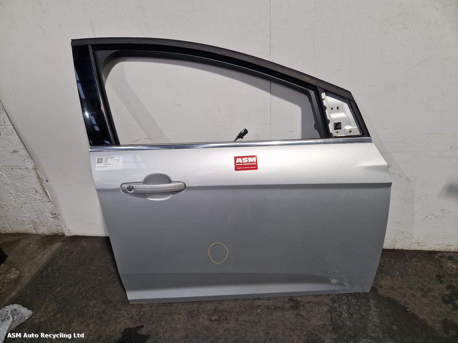 View Auto part R Front Door Ford Focus 2014