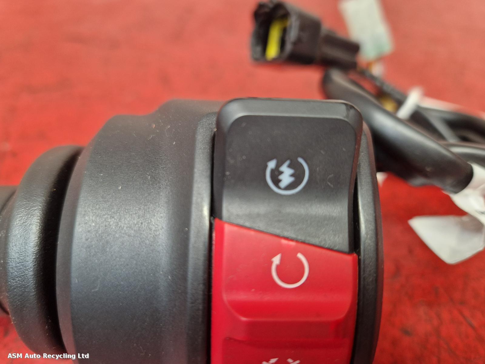 View Auto part RH Switch Gear Ktm 125 Duke 24 2024