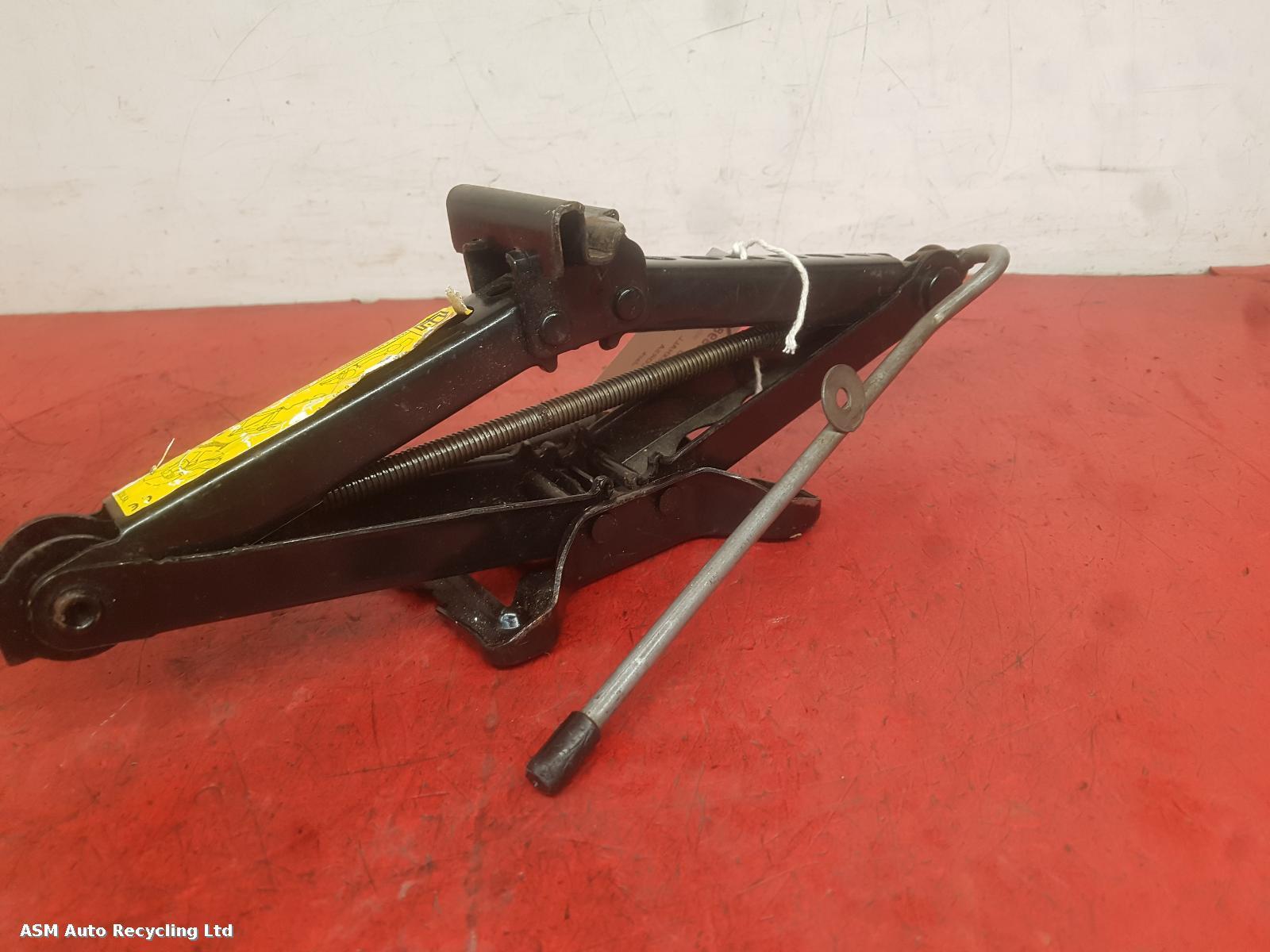 View Auto part Jack Vauxhall Corsa 2011