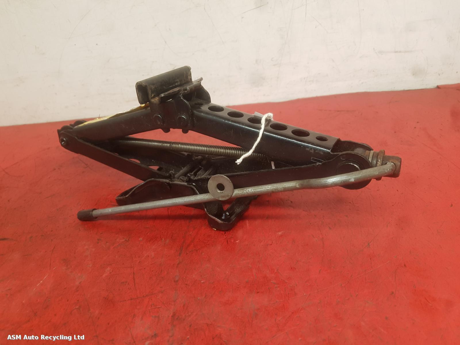 View Auto part Jack Vauxhall Corsa 2011