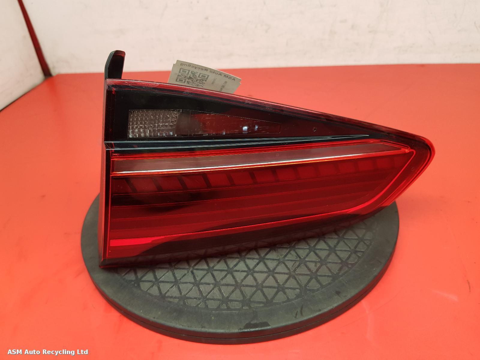 View Auto part R Taillight Volkswagen Golf 2017