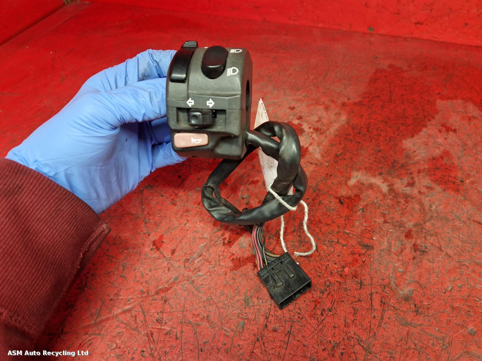 View Auto part LH Switch Gear Triumph Tt 600 2001