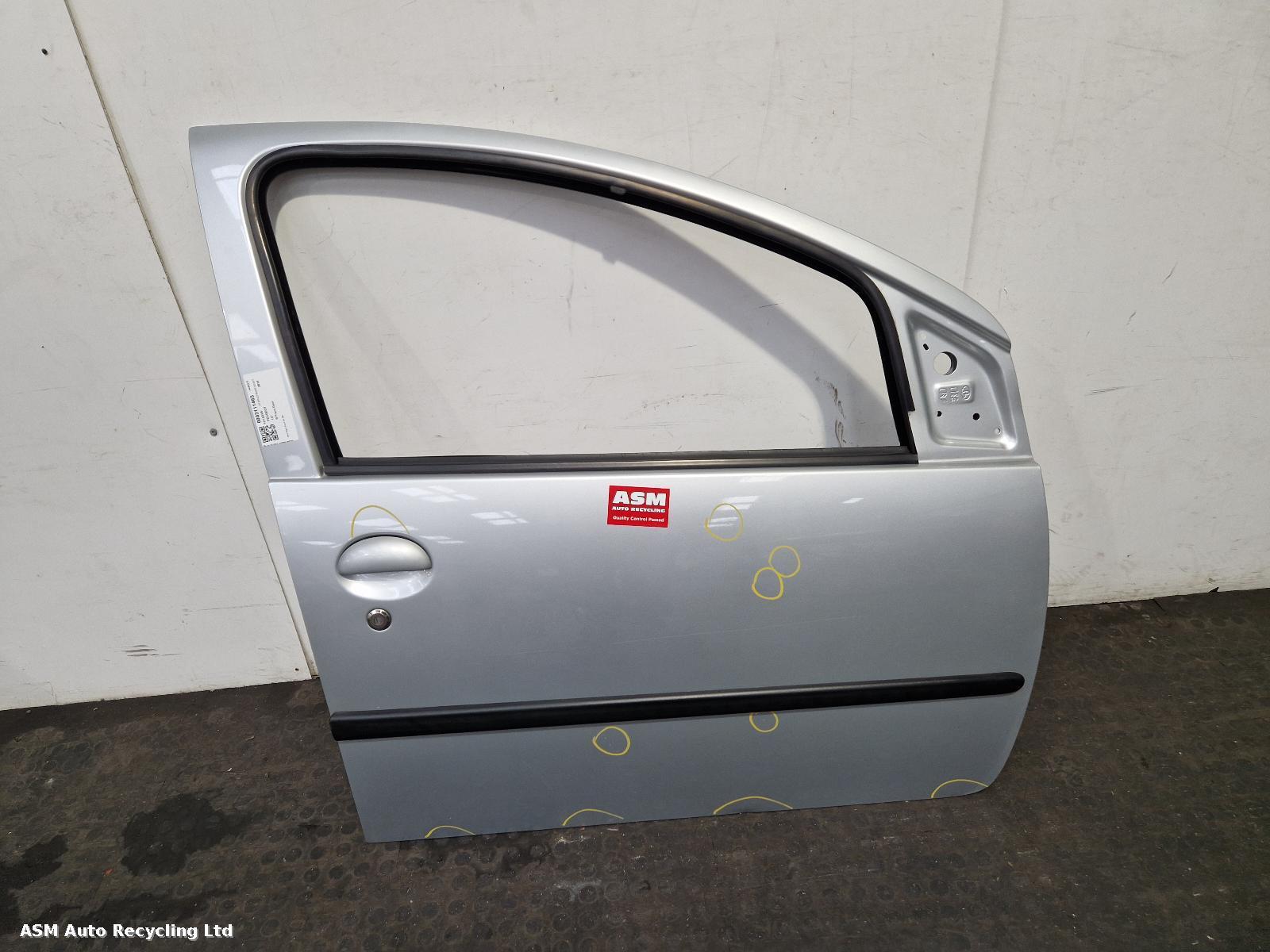 View Auto part R Front Door Peugeot 107 2014