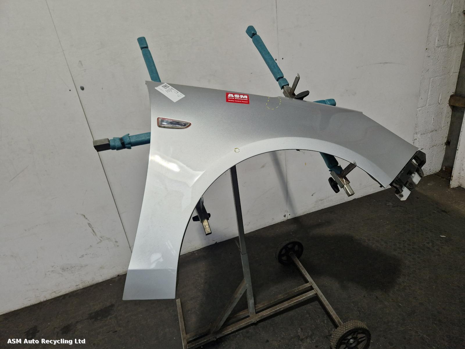 View Auto part R Wing Vauxhall Zafira 2016