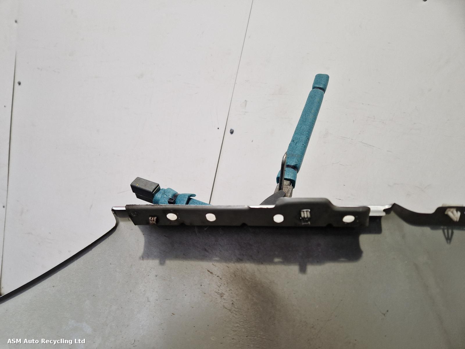 View Auto part R Wing Vauxhall Zafira 2016