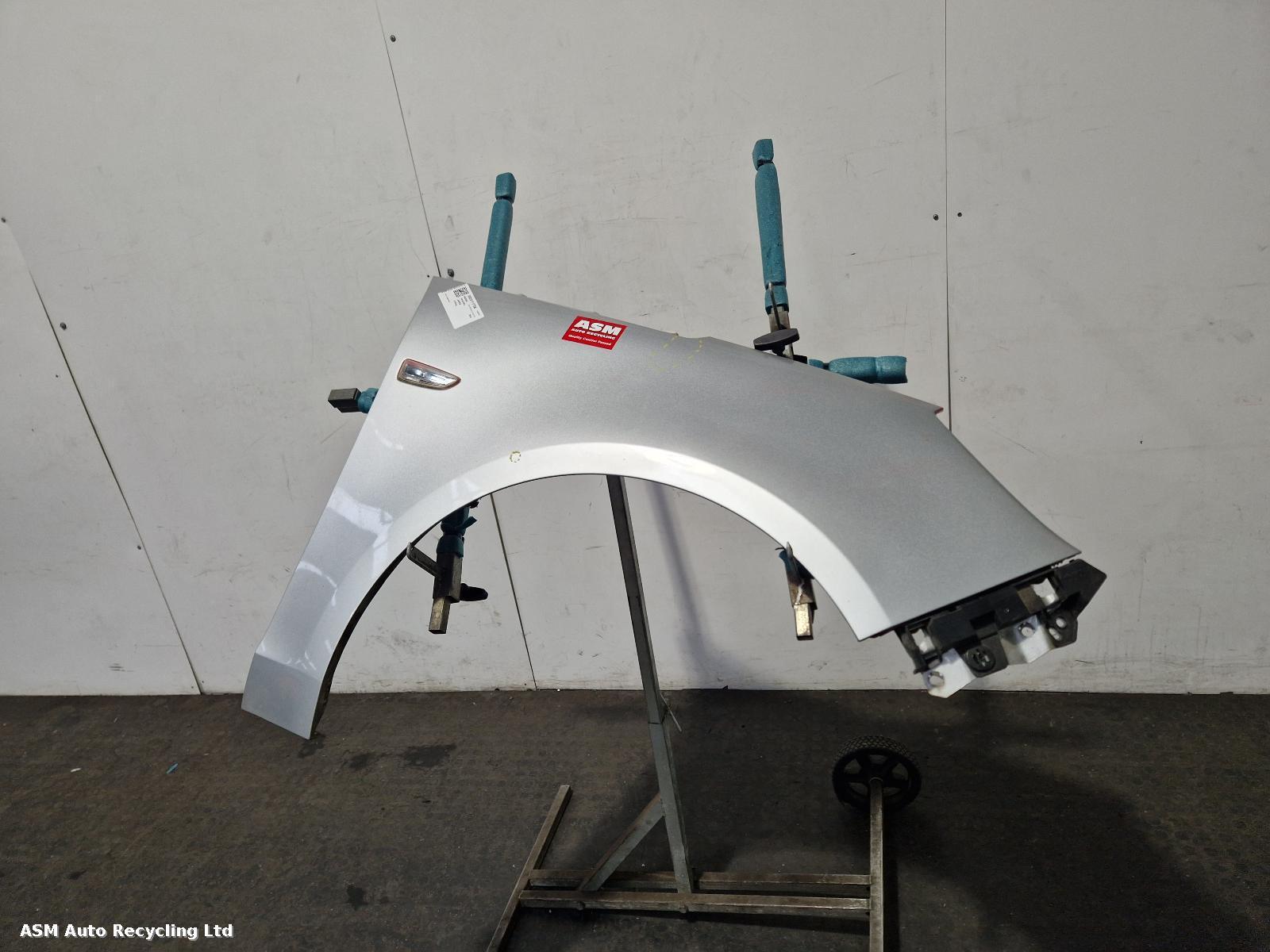 View Auto part R Wing Vauxhall Zafira 2016