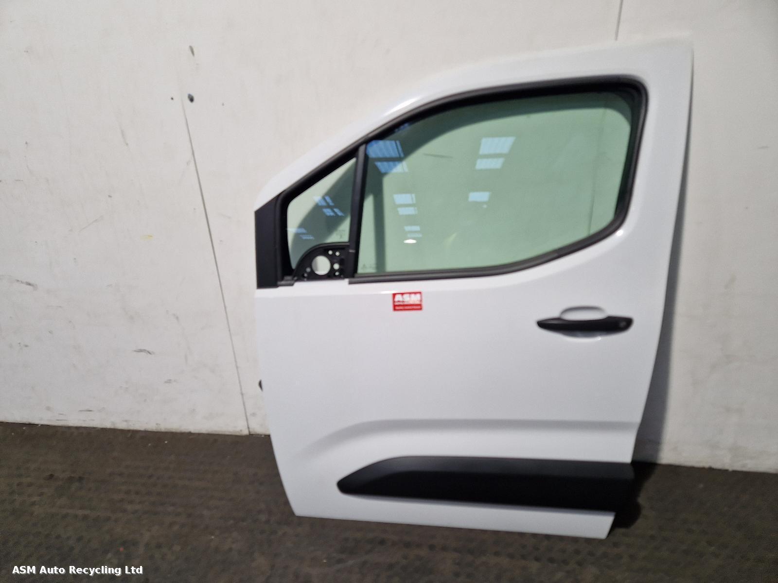 View Auto part L Front Door Toyota Proace City 2024