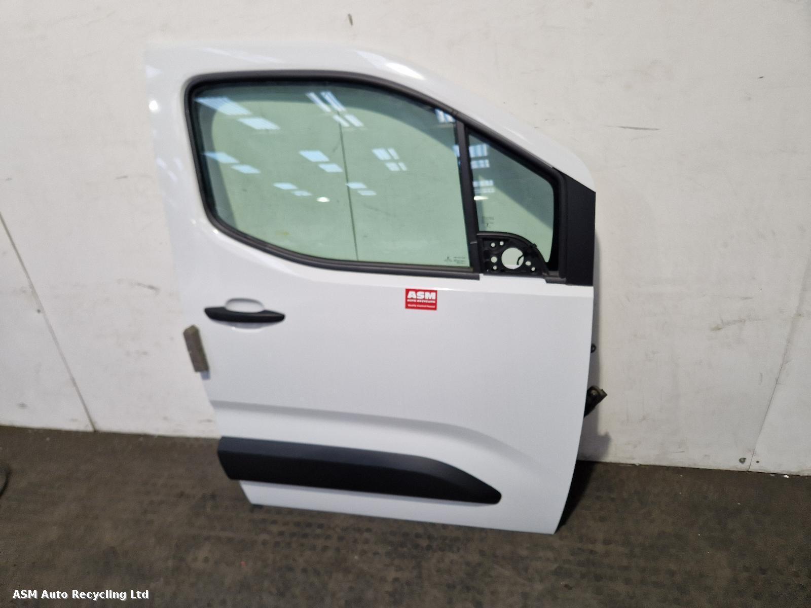 View Auto part R Front Door Toyota Proace City 2024
