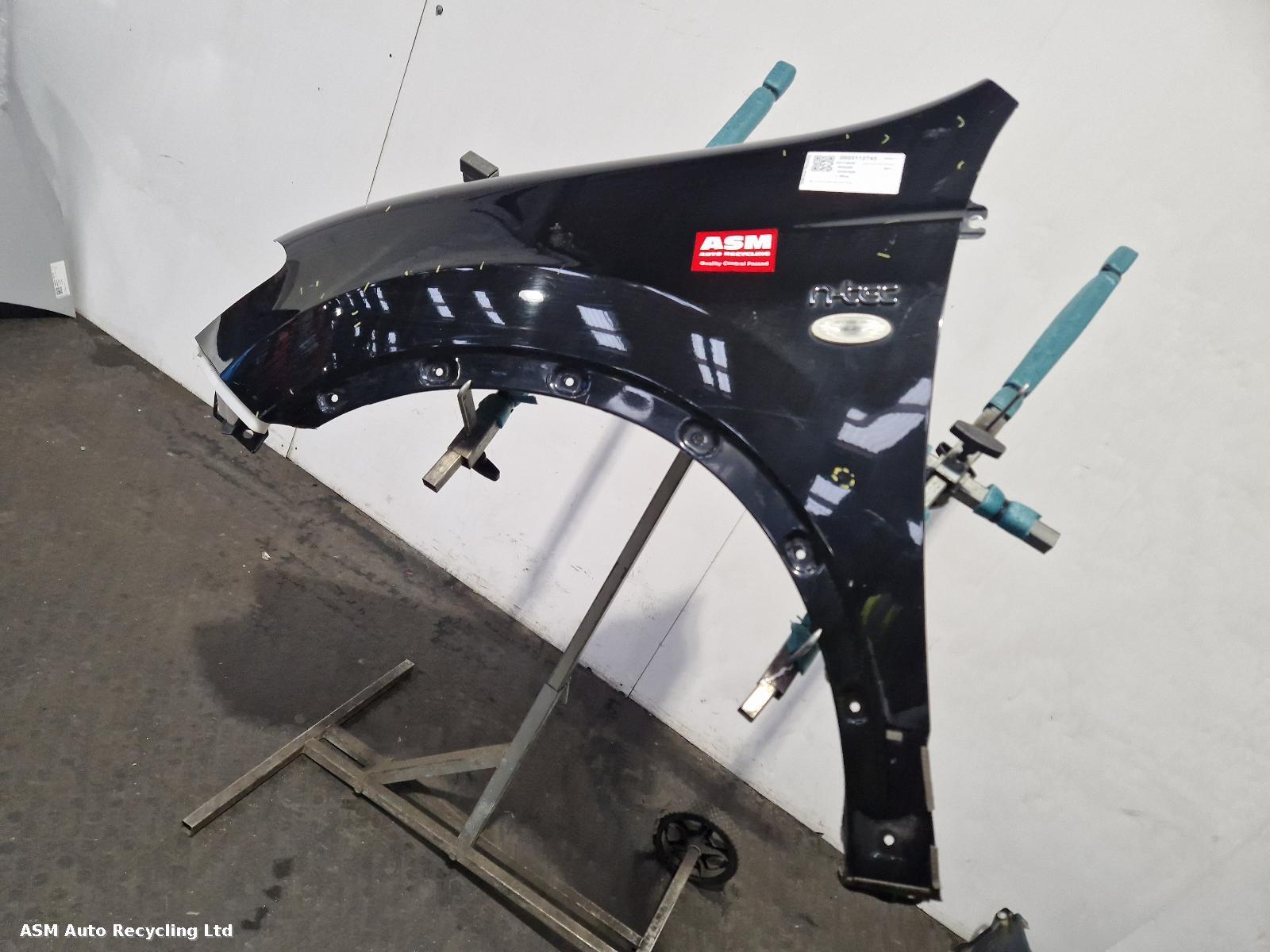 View Auto part L Wing Nissan Qashqai 2011