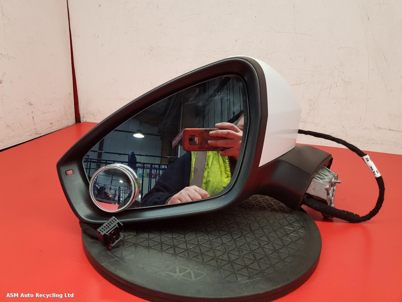 View Auto part L Door Mirror Volkswagen Id.4 2023