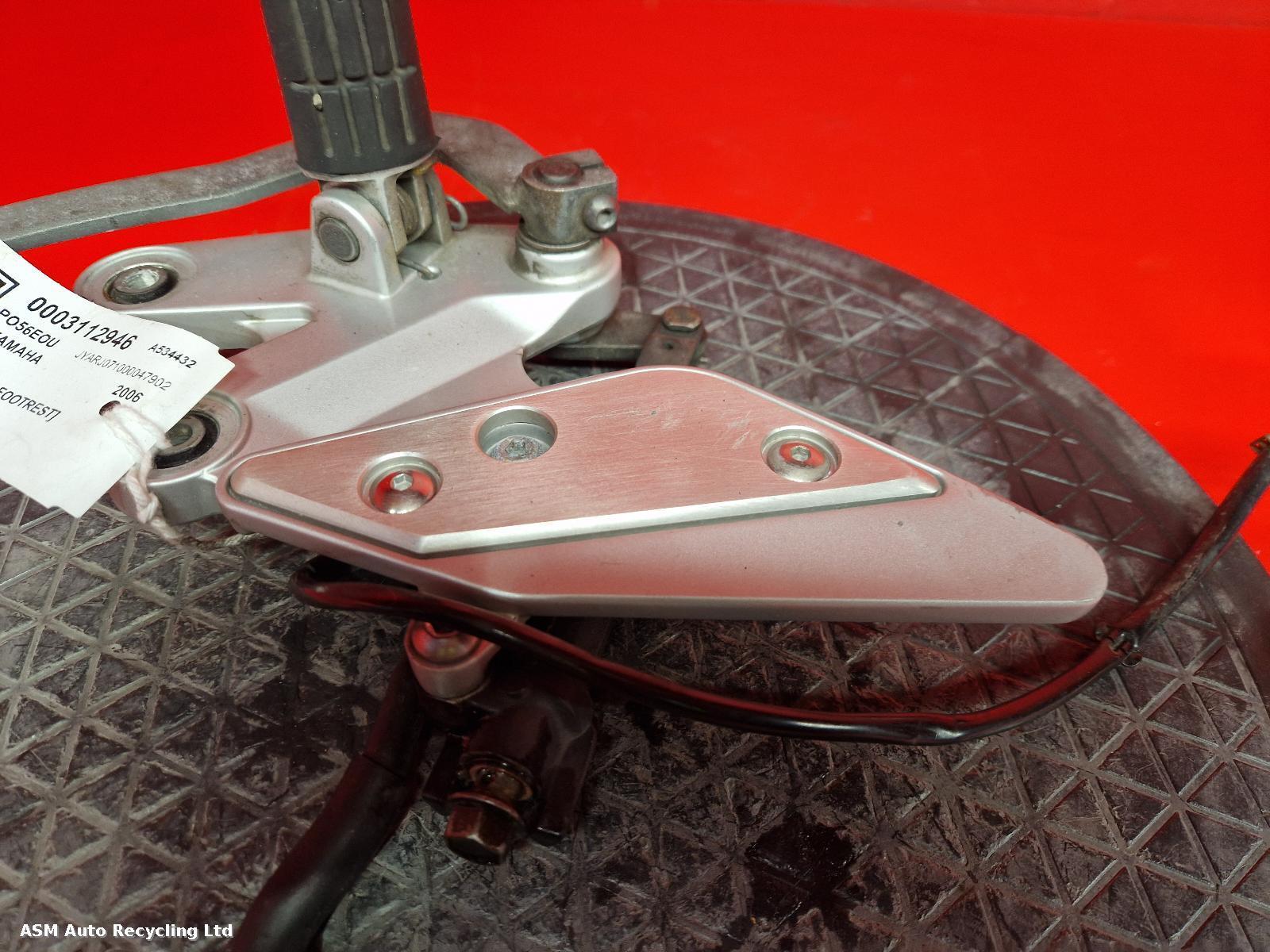 View Auto part Right Footrest Yamaha Fz6 2006