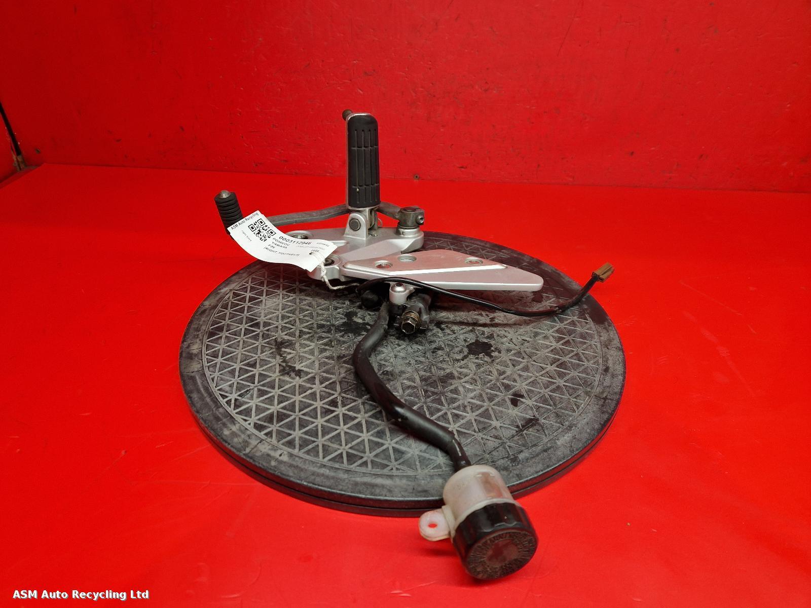View Auto part Right Footrest Yamaha Fz6 2006