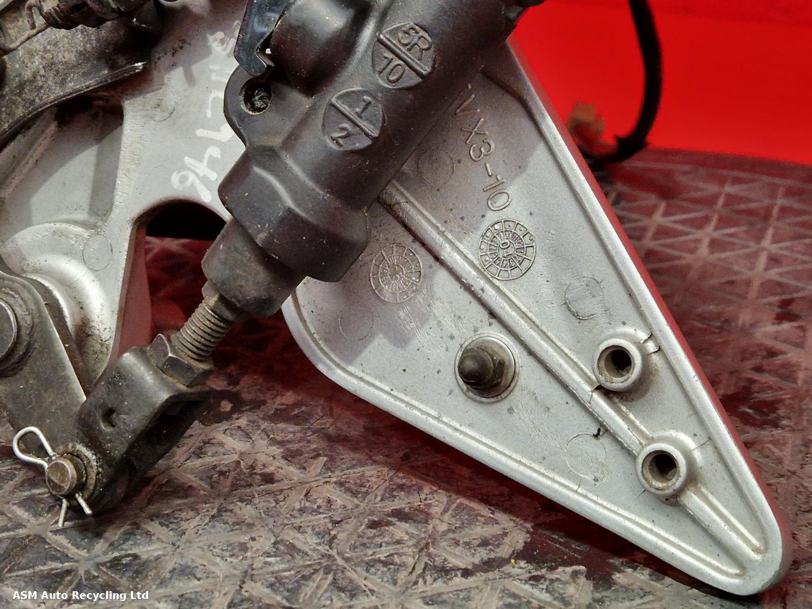 View Auto part Right Footrest Yamaha Fz6 2006