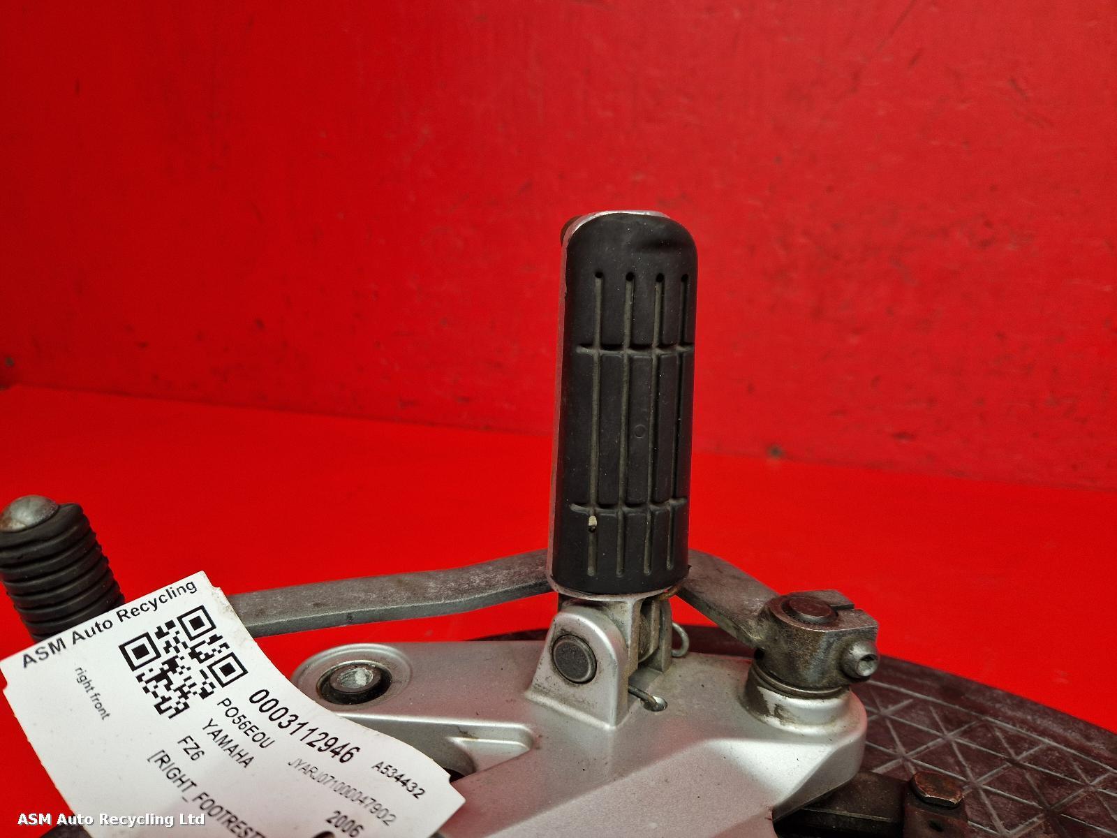 View Auto part Right Footrest Yamaha Fz6 2006