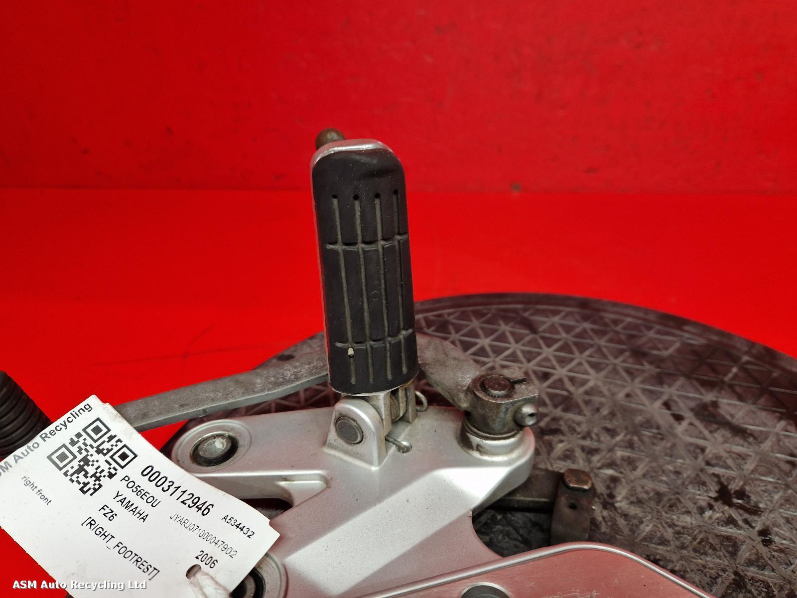 View Auto part Right Footrest Yamaha Fz6 2006