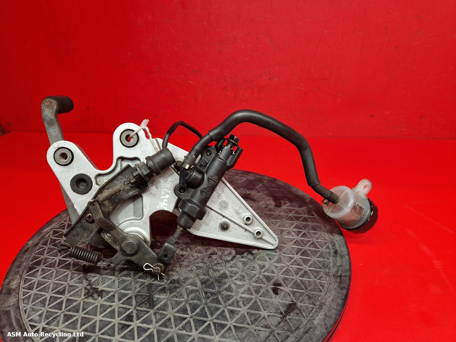 View Auto part Right Footrest Yamaha Fz6 2006