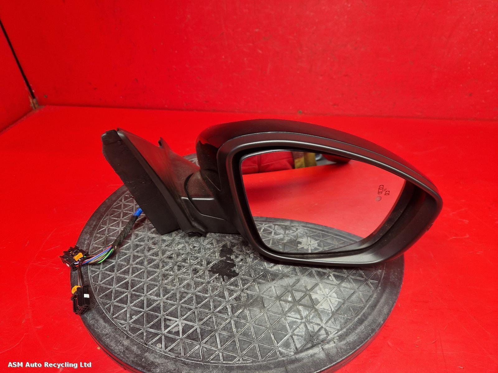 View Auto part R Door Mirror Peugeot 208 2021