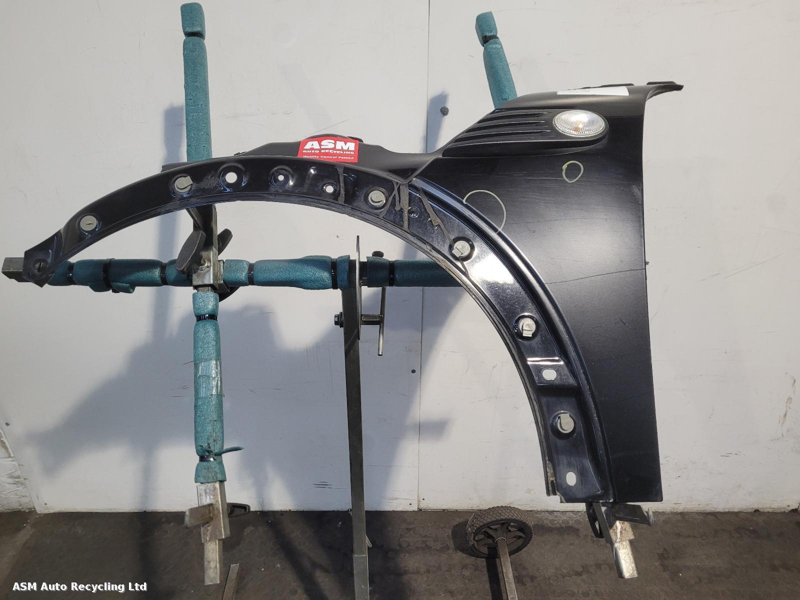 View Auto part L Wing Mini (bmw) Mini 2009