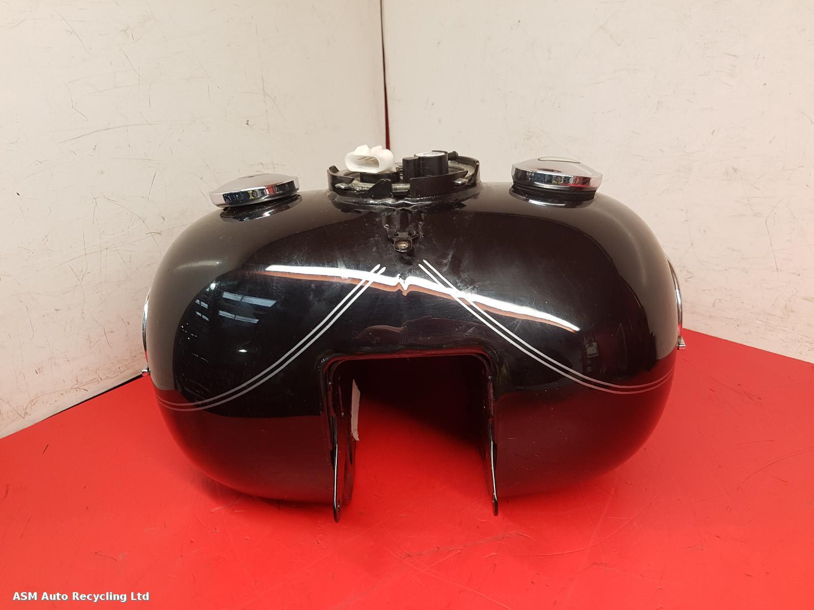 View Auto part Fuel Tank Harley Davidson Road King 2009