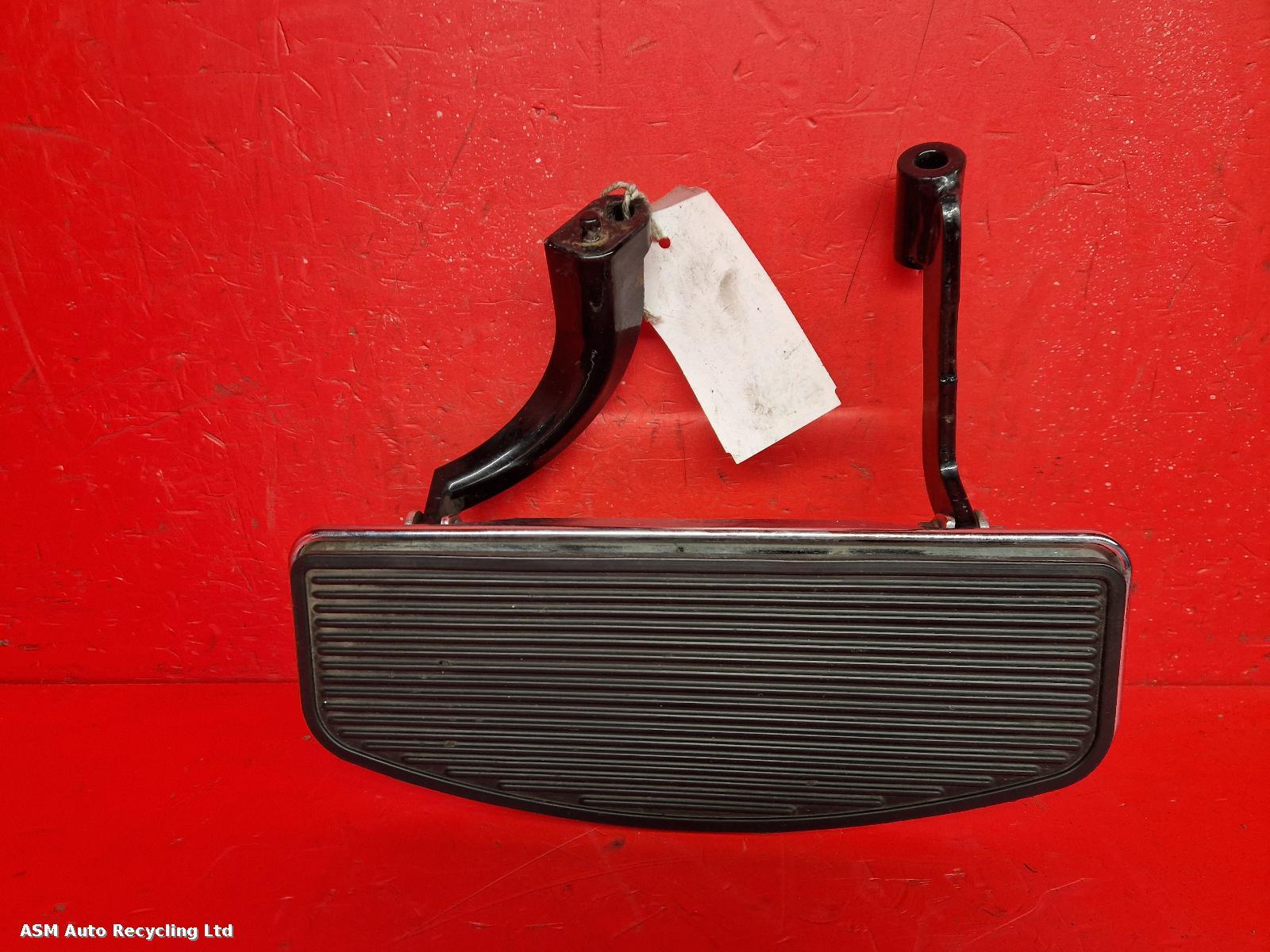 View Auto part Right Footrest Harley Davidson Road King 2009