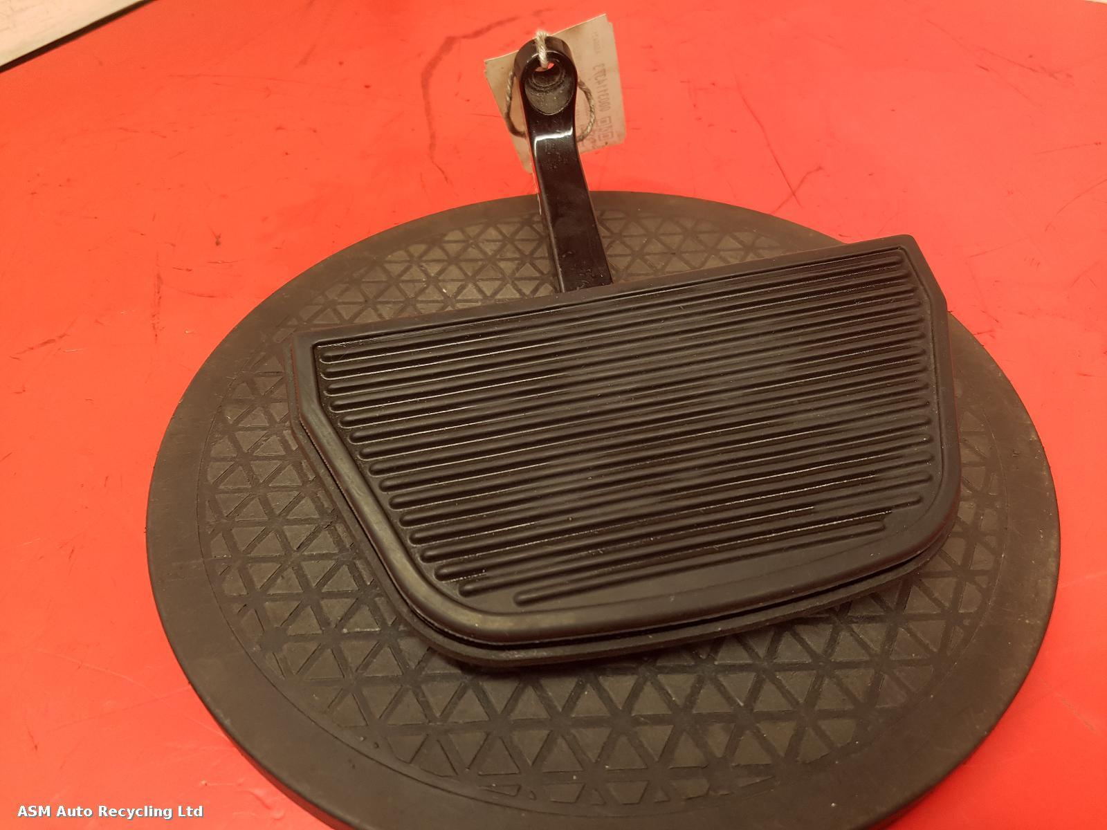 View Auto part Right Footrest Harley Davidson Road King 2009