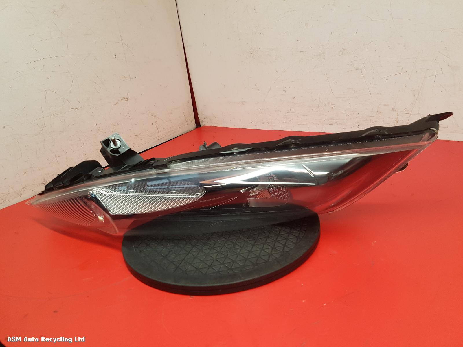 View Auto part R Headlamp Nissan Juke 2013