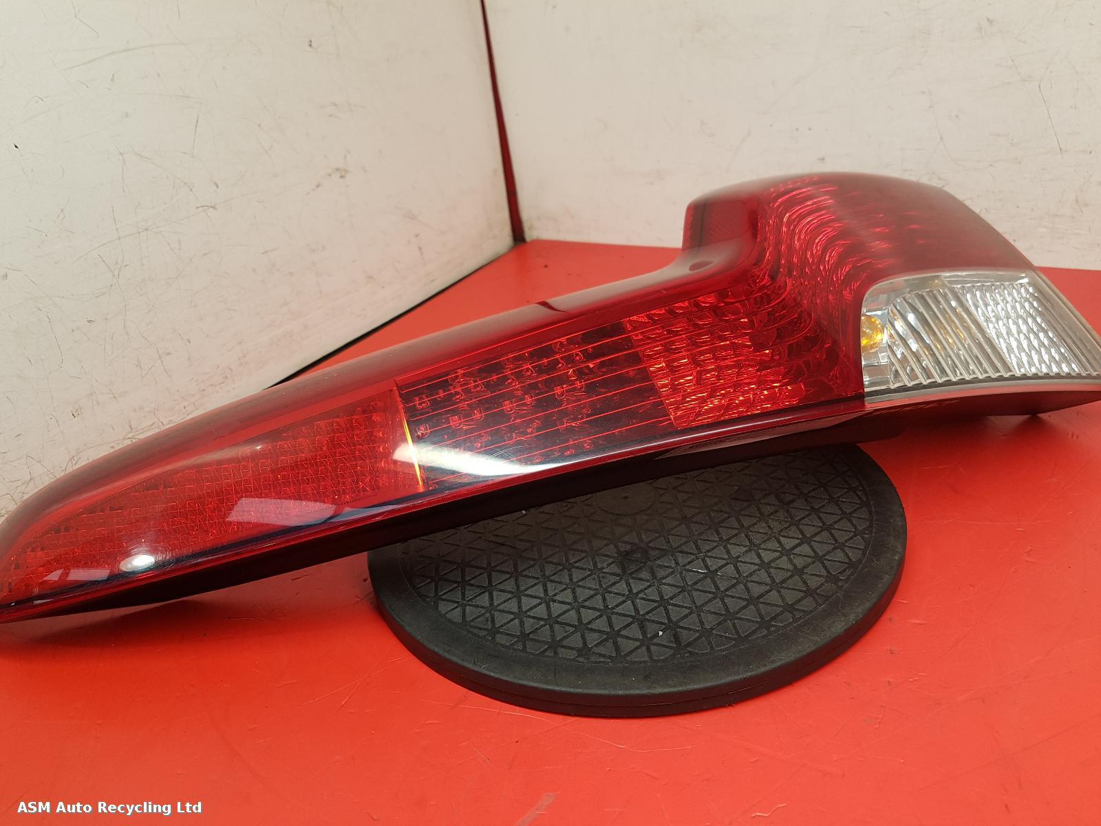 View Auto part R Taillight Volvo V50 2012