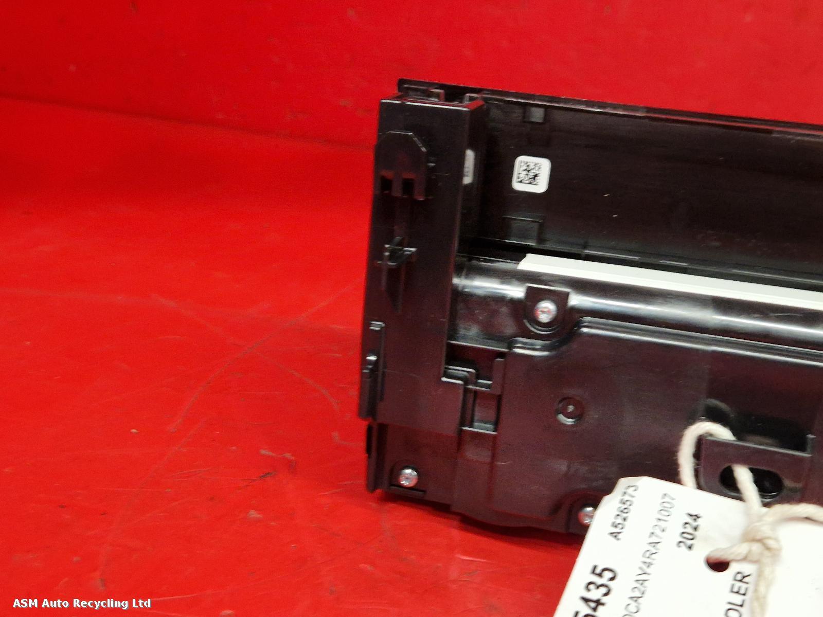 View Auto part Heater/AC Controller Jaguar F-pace 2024