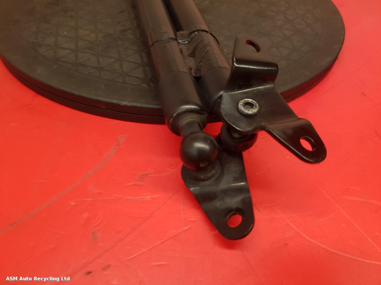 View Auto part Hatch Strut/Shock Honda Jazz 2009