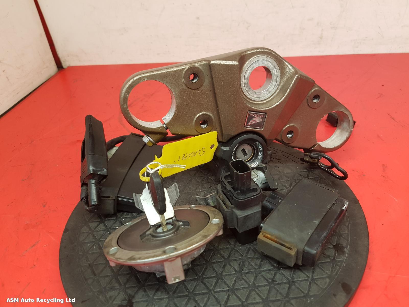 View Auto part Comp.Lock Set + Keys Honda Vfr 800f 2015