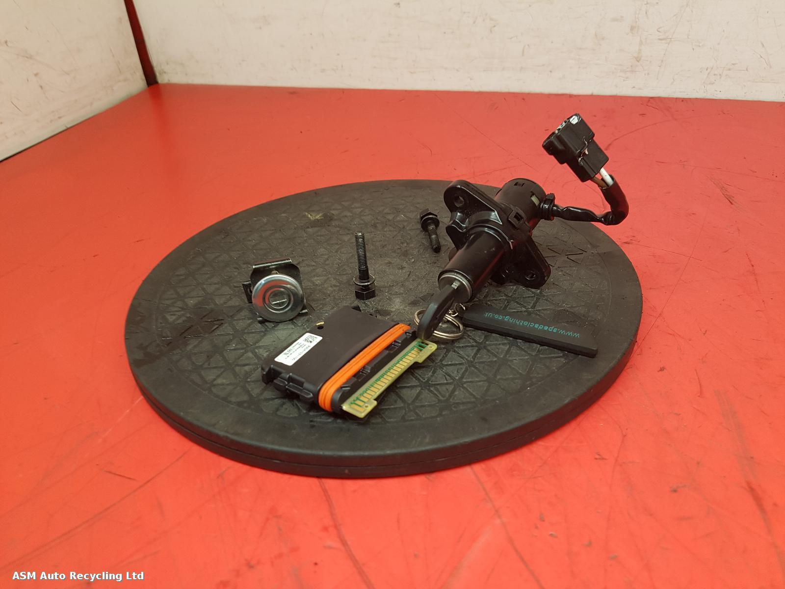 View Auto part Comp.Lock Set + Keys Ktm 125 Duke 2019