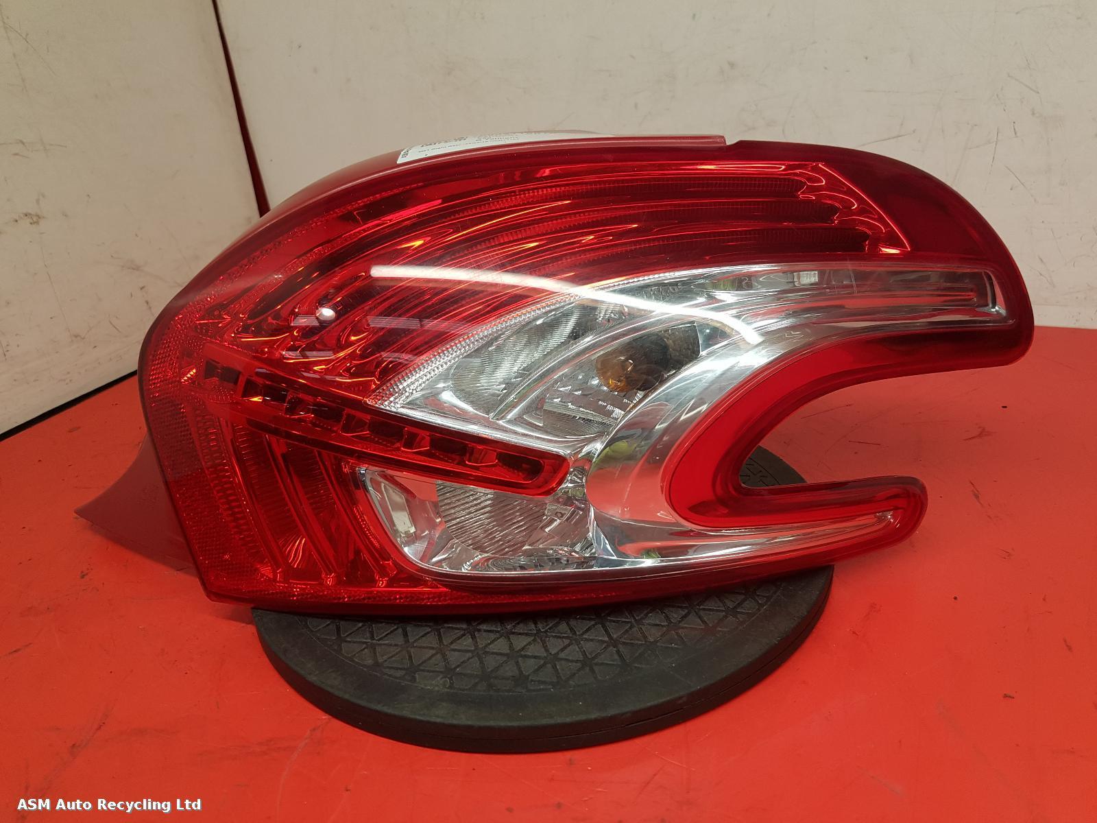 View Auto part R Taillight Peugeot 208 2015