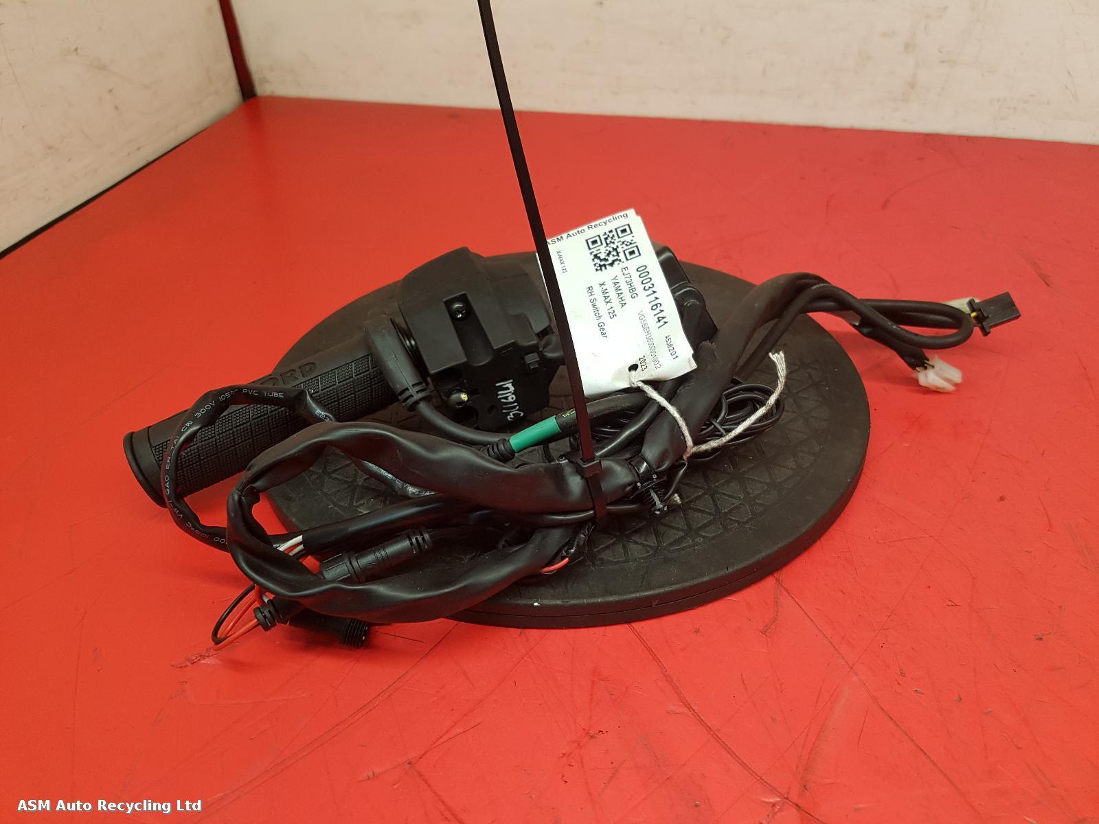 View Auto part RH Switch Gear Yamaha X-max 125 2023